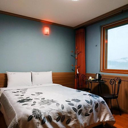Seolhwa Motel Yangyang Exterior photo